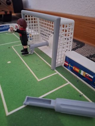 Futbolín Playmobil: 4 Figuras + 2 porteros.
