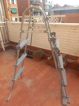 Escalera piscina - Gris