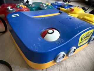 Nintendo 64 Pikachu - 4 mandos + 6 juegos