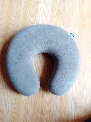 Almohada viaje cuello gris