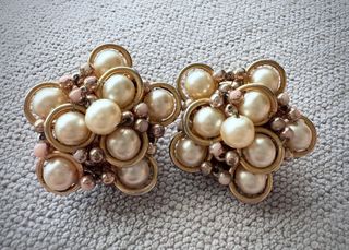 Pendientes vintage dorados años 60 dorados y perla