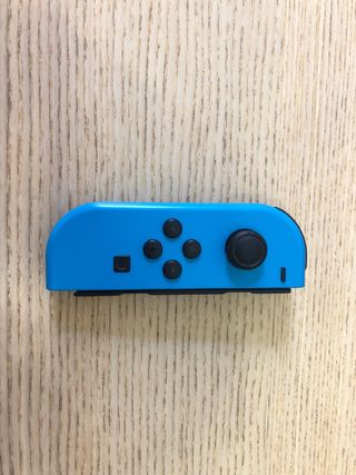 Joycons Nintendo Switch - Azul & Rojo + soporte 