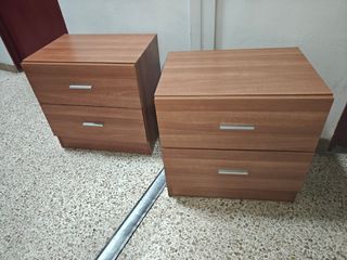 Mesillas y cabecero a juego
