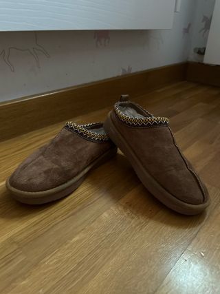 Zapatillas Invierno Marrón 
Ugg de imitación 