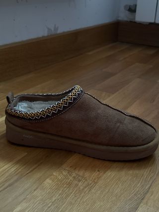 Zapatillas Invierno Marrón 
Ugg de imitación 