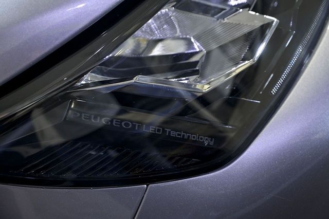 Peugeot 2008   Allure BlueHDI 100 SS BVM6 