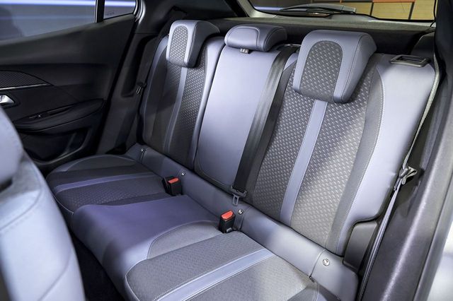 Peugeot 2008   Allure BlueHDI 100 SS BVM6 