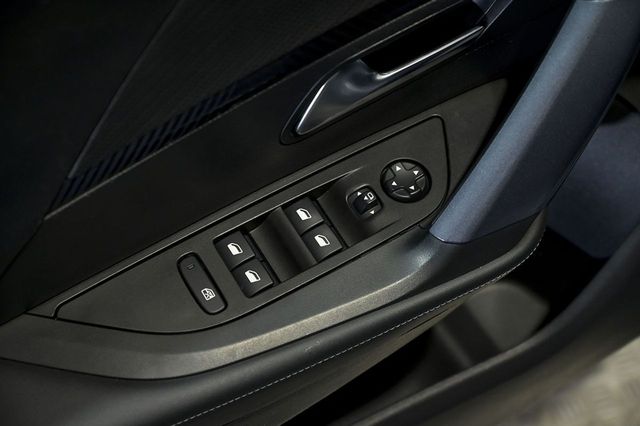 Peugeot 2008   Allure BlueHDI 100 SS BVM6 