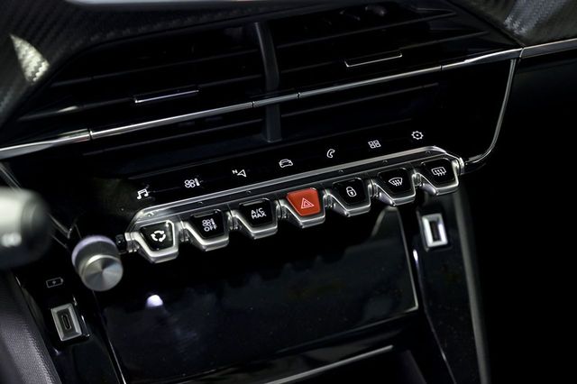 Peugeot 2008   Allure BlueHDI 100 SS BVM6 