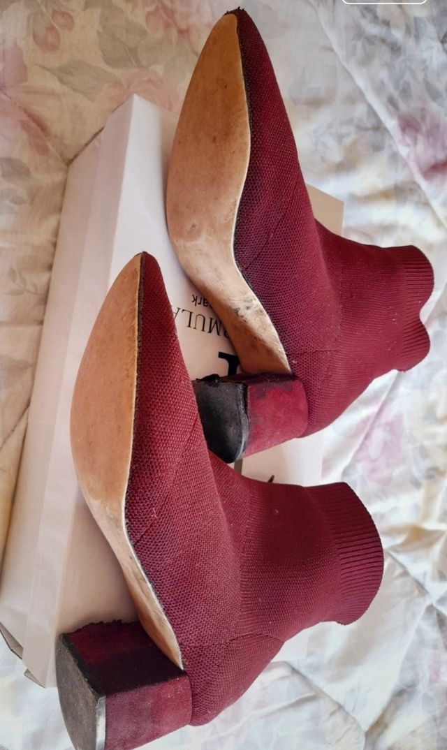 Botines rojos de punto