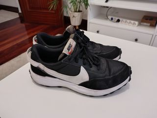 Zapatillas Nike negras y blancas