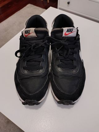 Zapatillas Nike negras y blancas