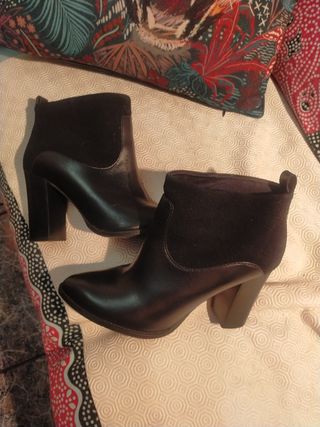 Botines negros ante-piel, talla 40