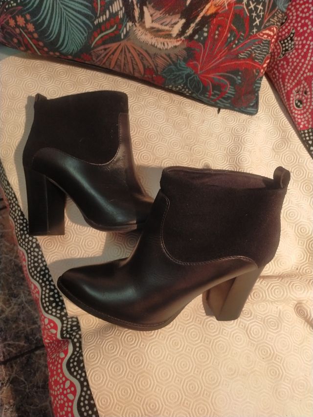 Botines negros ante-piel, talla 40