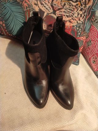Botines negros ante-piel, talla 40