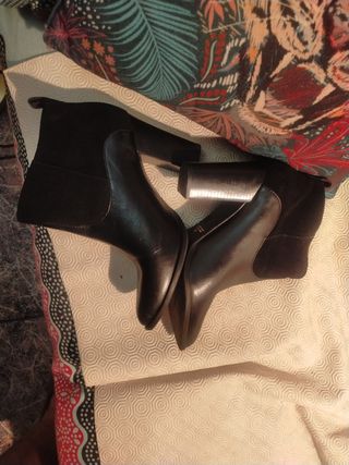 Botines negros ante-piel, talla 40
