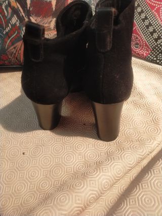 Botines negros ante-piel, talla 40