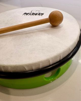 Pandereta tambor niño percusión.