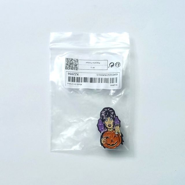 Pin "Elvira: Mistress of the Dark".