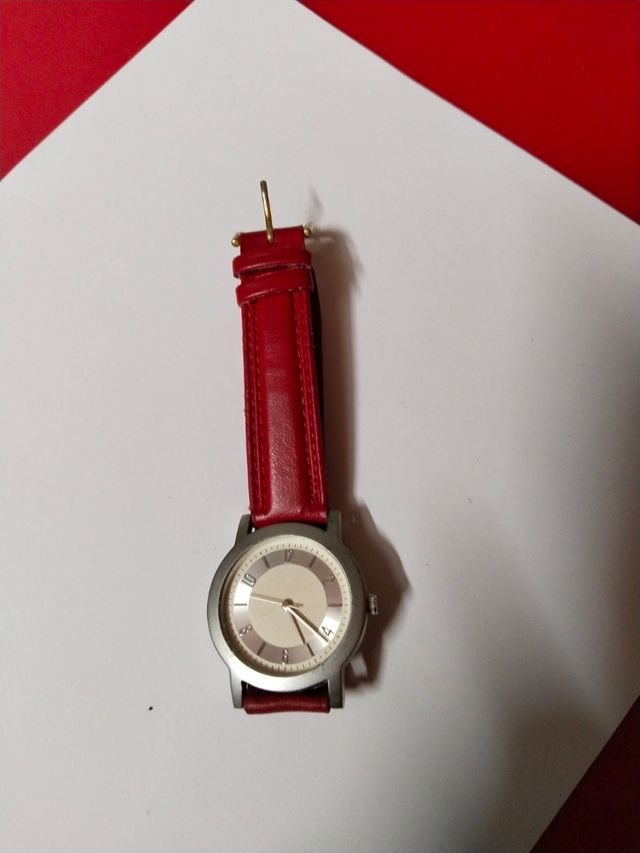 2 relojes vintage: uno dorado, uno plateado