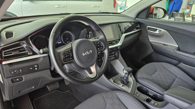 Kia Niro 1.6 GDi HEV 104kW (141CV) Concept