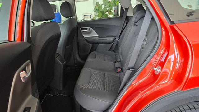 Kia Niro 1.6 GDi HEV 104kW (141CV) Concept