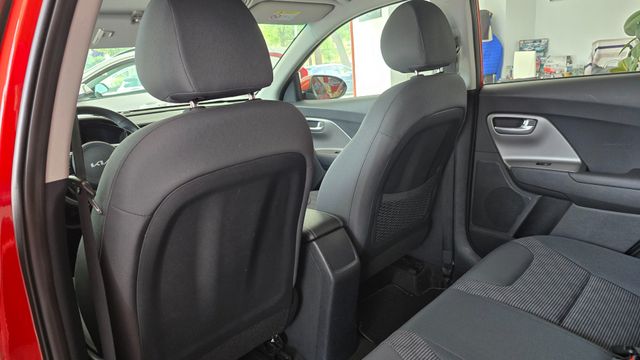 Kia Niro 1.6 GDi HEV 104kW (141CV) Concept