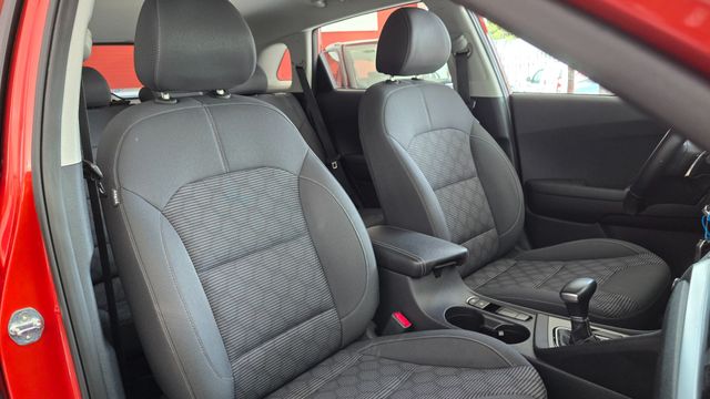 Kia Niro 1.6 GDi HEV 104kW (141CV) Concept