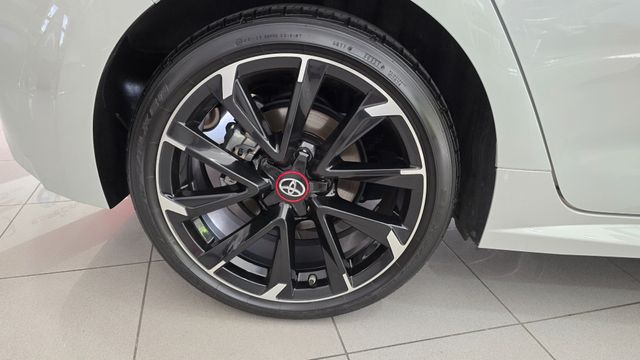 Toyota Corolla 2.0 180H GR-SPORT E-CVT