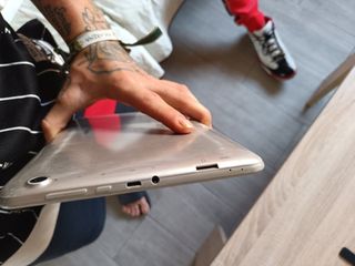 Tablet + auriculares Bluetooth + Smartwatch