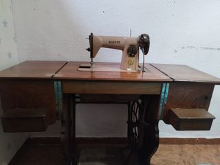 Máquina Coser Antigua de Madera