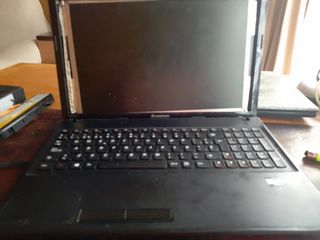 Portátil Lenovo 15" Negro a reparar. No enciende 