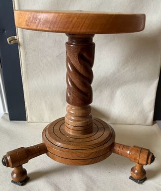 Portafiori in legno fatto a mano. 