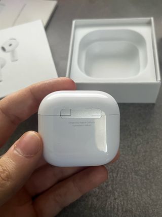 Apple AirPods 4 ANC bianchi