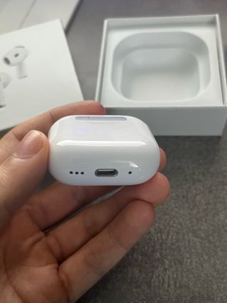 Apple AirPods 4 ANC bianchi