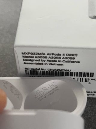 Apple AirPods 4 ANC bianchi