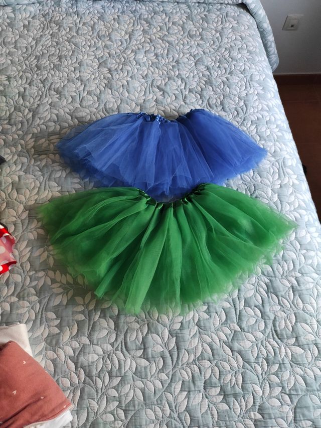 2 Tutú niña  color verde y azul.
2 euros cada uno.