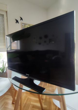 TV SAMSUNG 28" 
Modelo UE28J4100