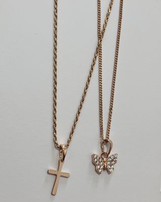 Cadenas con dijes de acero con baño de oro 