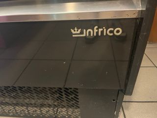 Vitrina refrigerada Infrico