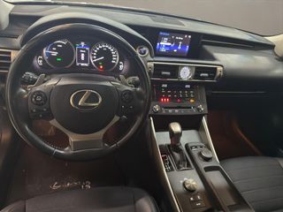 Lexus IS 2.5 300h Executive Navibox