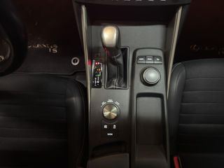 Lexus IS 2.5 300h Executive Navibox