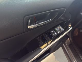 Lexus IS 2.5 300h Executive Navibox
