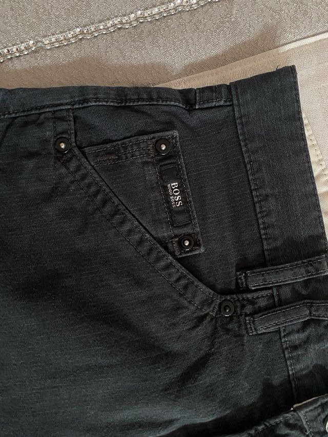 Pantalón Hugo Boss negro, talla41cm de cintura