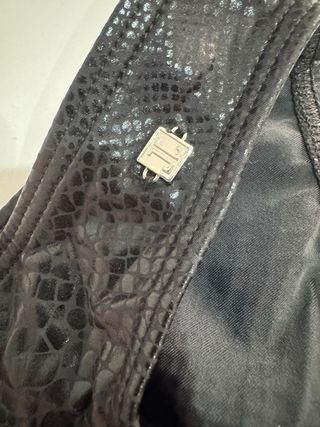 Bañador negro efecto piel serpiente