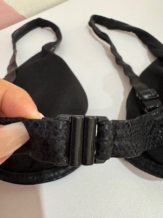 Bañador negro efecto piel serpiente