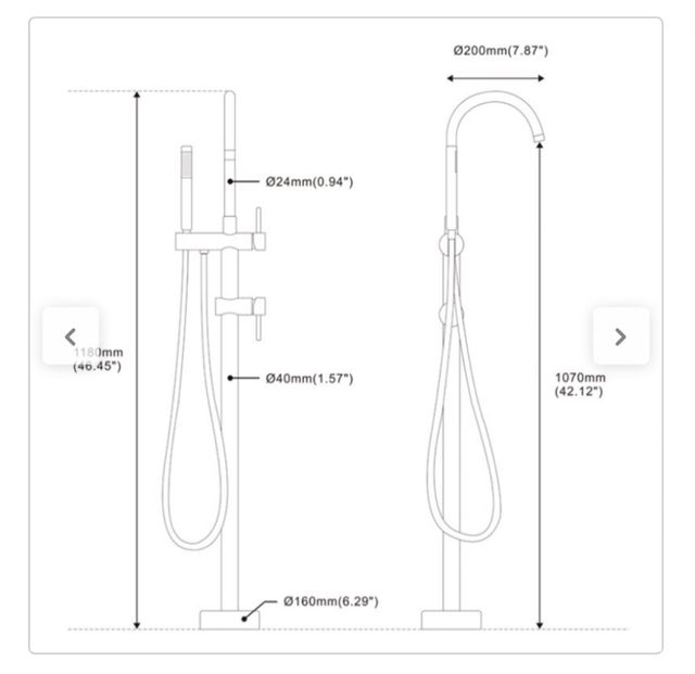 Bañera isla, acrílica blanca y grifería dorada.