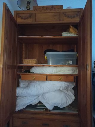 Armario antiguo de madera