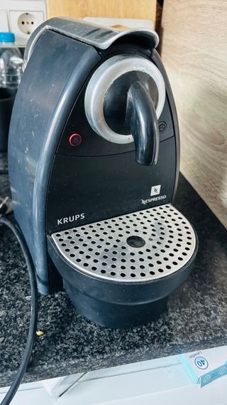 Regalo. Cafetera Krups Nespresso. para recambios. 