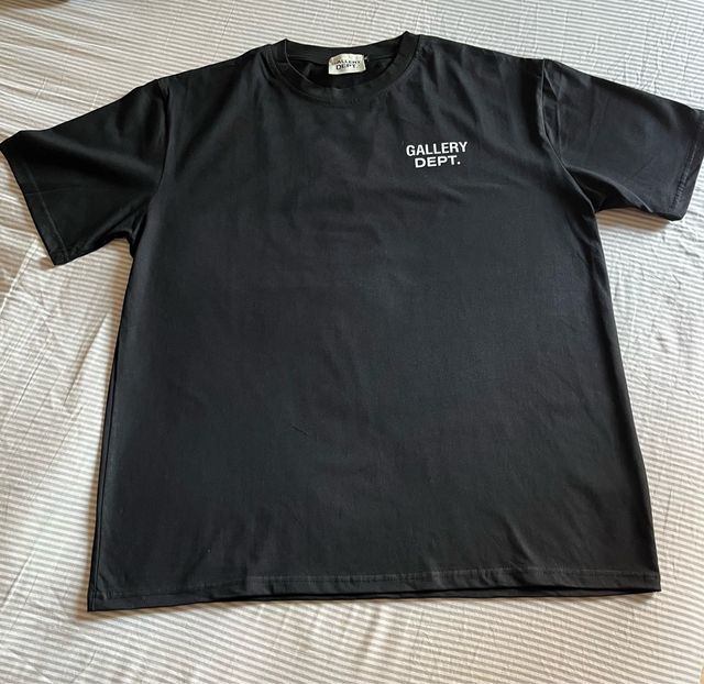 Camiseta Gallery Dept. negra